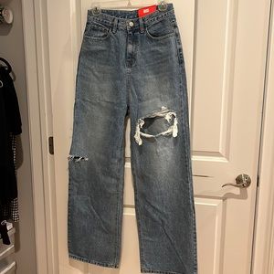 BAGGY BUT WAIST FITTING JEANS MEANT FOR SOMEONE TALL